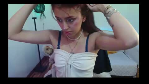elizabeth_loren1 online show from October 22, 2025, 4:07 pm