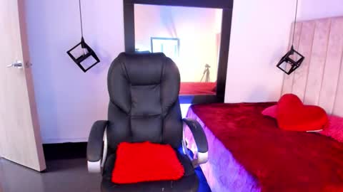 Snapshot of elizabethevan_ chatting on November 26, 2025, 1:12 pm Lucia Vonne online show from November 26, 2025, 1:12 pm