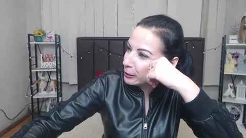 Snapshot of elizabethsho chatting on September 19, 2025, 5:02 pm ElizabethSho online show from September 19, 2025, 5:02 pm