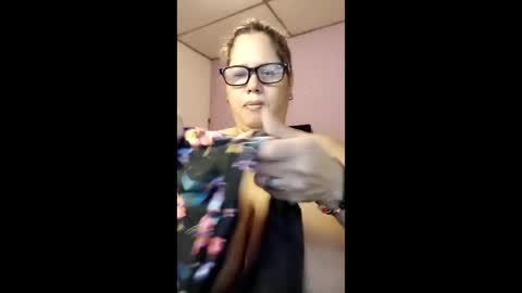 Elizabeth online show from May 15, 2026, 10:11 am