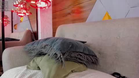 elizbeth_777 online show from February 15, 2025, 8:22 pm