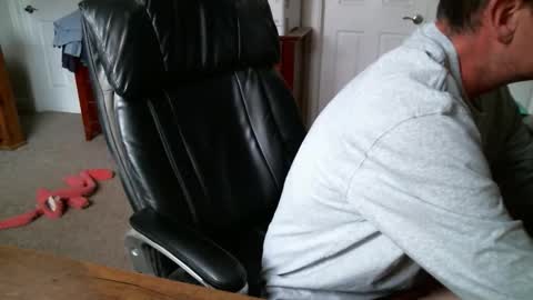 Elk online show from November 30, 2025, 4:11 pm