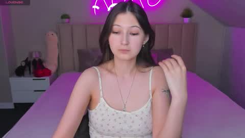 Snapshot of ella_burns chatting on February 2, 2026, 9:19 am Ella online show from February 2, 2026, 9:19 am