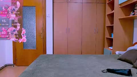 Ella  online show from November 3, 2025, 6:47 am