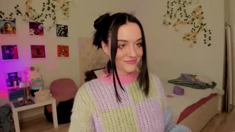 ELLA online show from November 5, 2025, 10:37 am