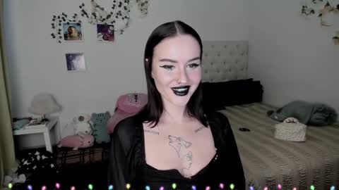 ELLA online show from December 15, 2025, 8:51 am