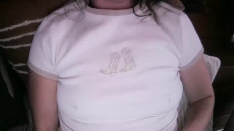 Snapshot of ella_girlnextdoor chatting on February 24, 2025, 11:32 am Ella - Girl Next Door online show from February 24, 2025, 11:32 am