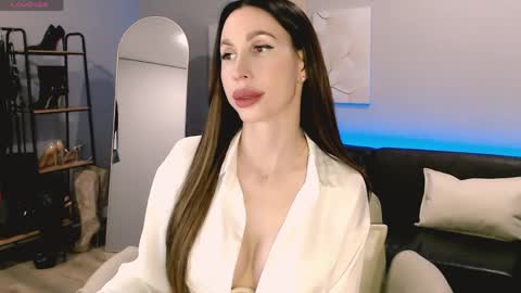 Ella online show from May 30, 2026, 5:48 am