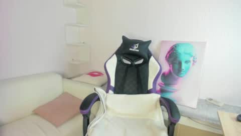 Ella online show from April 2, 2026, 1:36 am