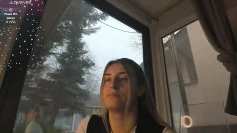 ella_vee online show from December 20, 2025, 6:53 am