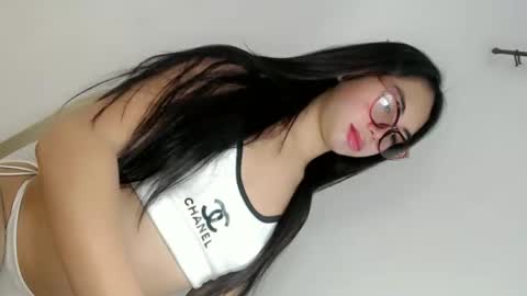 ella_walkerxxx online show from May 7, 2026, 11:32 pm