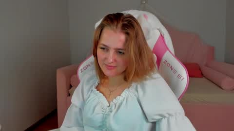 EllaBells online show from April 9, 2026, 7:47 am