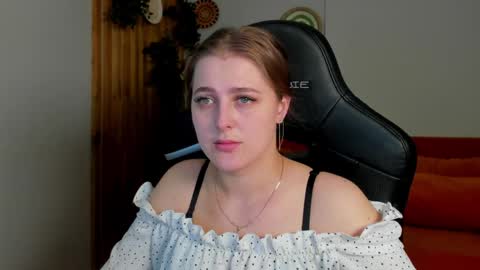 EllaBells online show from April 13, 2026, 5:02 am