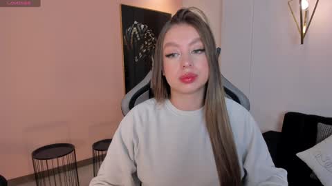 Snapshot of ellaclark chatting on December 3, 2024, 7:00 pm EllaClark online show from December 3, 2024, 7:00 pm