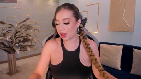 Snapshot of ellaclark chatting on December 4, 2024, 5:44 pm EllaClark online show from December 4, 2024, 5:44 pm