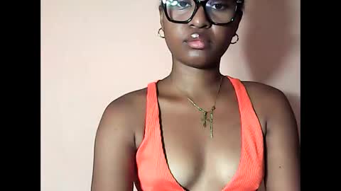 ellah245 online show from April 1, 2026, 7:44 pm