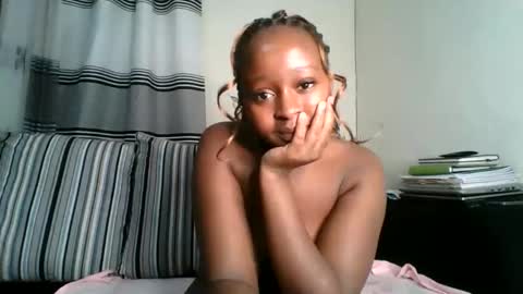 Snapshot of ellah_simone chatting on May 25, 2026, 6:58 pm ellah-simone online show from May 25, 2026, 6:58 pm