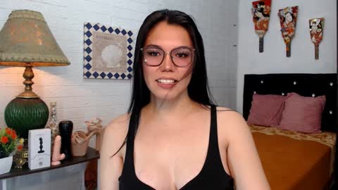 Snapshot of ellahollywood1818 chatting on December 3, 2024, 6:48 am CINDERELLA online show from December 3, 2024, 6:48 am