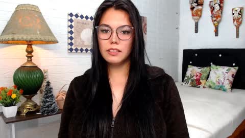 Snapshot of ellahollywood1818 chatting on December 8, 2024, 1:14 pm CINDERELLA online show from December 8, 2024, 1:14 pm