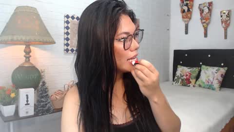 Snapshot of ellahollywood1818 chatting on December 10, 2024, 5:07 am CINDERELLA online show from December 10, 2024, 5:07 am