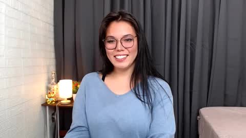 Snapshot of ellahollywood1818 chatting on February 24, 2025, 9:41 pm CINDERELLA online show from February 24, 2025, 9:41 pm