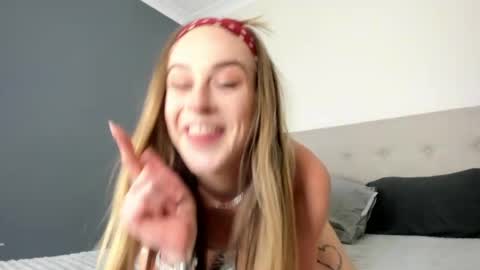 ellaaaa online show from April 5, 2026, 5:48 am