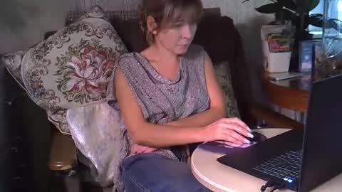 ellajohnsonx online show from November 14, 2025, 12:48 pm