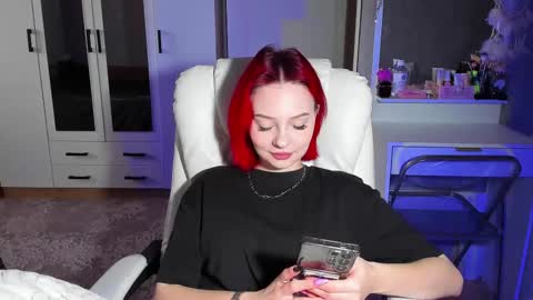 ellales online show from October 14, 2025, 9:43 am