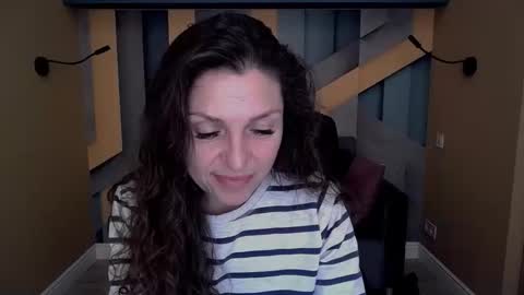 EllaLongs online show from November 18, 2025, 12:31 pm