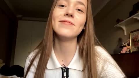 Ella online show from September 12, 2025, 3:12 pm