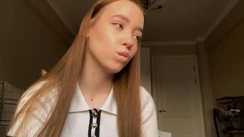 Ella online show from October 3, 2025, 1:19 pm