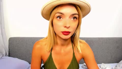 ellen_flow online show from September 16, 2025, 7:15 pm