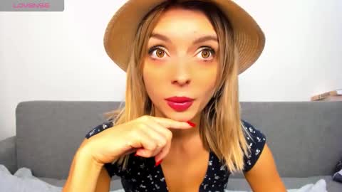 ellen_flow online show from October 28, 2025, 9:50 pm