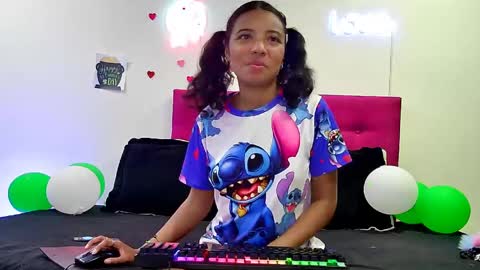 ellie_cute7 online show from April 17, 2026, 7:39 pm