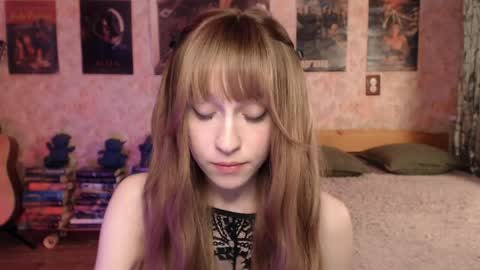 ellie_friendly online show from April 22, 2026, 1:45 pm