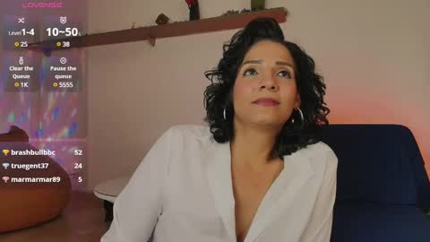 Snapshot of elliee1 chatting on February 5, 2025, 6:26 pm elliee1 online show from February 5, 2025, 6:26 pm