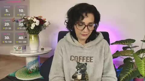 Snapshot of elliee1 chatting on February 13, 2025, 12:43 pm elliee1 online show from February 13, 2025, 12:43 pm