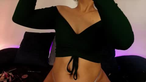 Snapshot of elliee1 chatting on September 27, 2025, 2:33 pm elliee1 online show from September 27, 2025, 2:33 pm