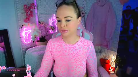 Snapshot of elliekarrrx chatting on January 17, 2025, 1:04 am EllieKarr online show from January 17, 2025, 1:04 am