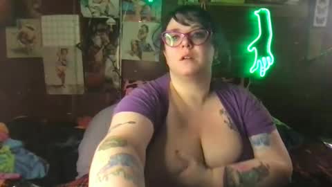 Ellie Louise online show from March 1, 2025, 2:48 am