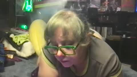 Ellie Louise online show from October 1, 2025, 9:43 pm