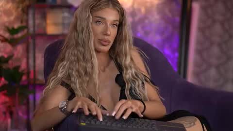 Ellie online show from September 11, 2025, 7:08 am