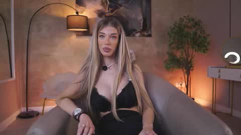 Ellie online show from November 26, 2025, 4:57 am