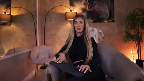 Ellie online show from November 30, 2025, 5:22 am