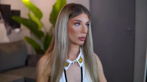 Ellie online show from December 17, 2025, 7:09 pm