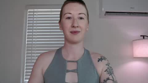 Ellie Rowyn online show from November 14, 2025, 9:35 pm