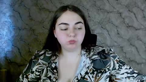 Ellie online show from September 12, 2025, 3:12 pm