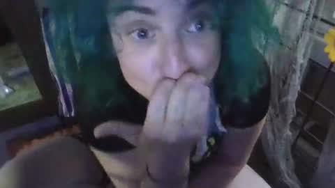 Elliohh online show from April 18, 2026, 11:49 pm