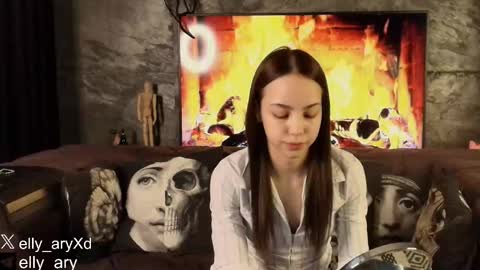 Snapshot of elly_ary chatting on February 27, 2026, 8:20 pm elly_ary online show from February 27, 2026, 8:20 pm