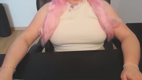 Elly online show from April 7, 2026, 3:45 pm